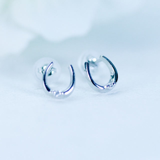 美シンプルダイヤモンドピアス　0．08CT 4点留め　Pt900