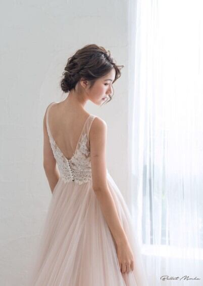 上品！ ウエディングドレス 薄ピンク ソフトチュール 深Vネック 可愛い  