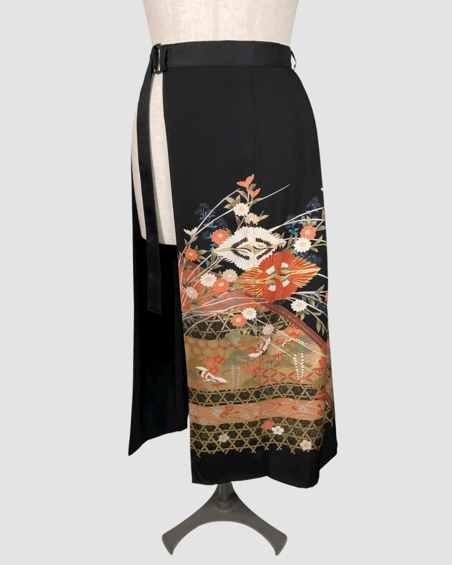 着物重ねスカート(黒留袖より制作) Kimono Overlay Skirt (Made of Kurotomesode-Kimono)