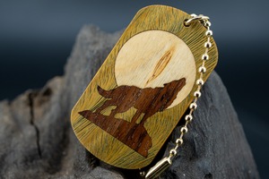 【翡翠の木】 パロサント ドッグタグ 象嵌 月と狼