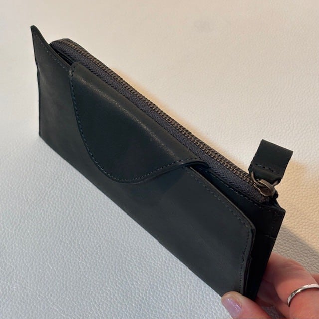 B.stuff　新色入荷！薄手の長財布(シダーウッド)