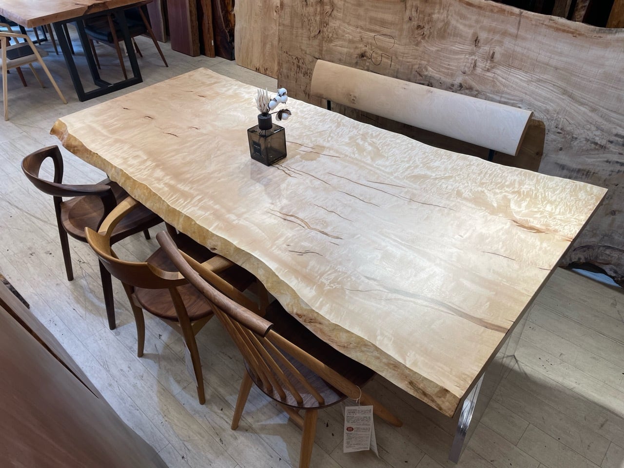 栃（トチ）_2100×840-1030×50_横浜元町店_テーブル天板/一枚板 232125