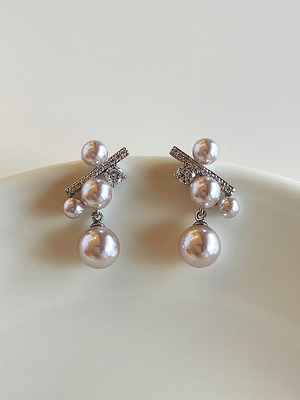 Delicate pearl bijou pierced [A244]