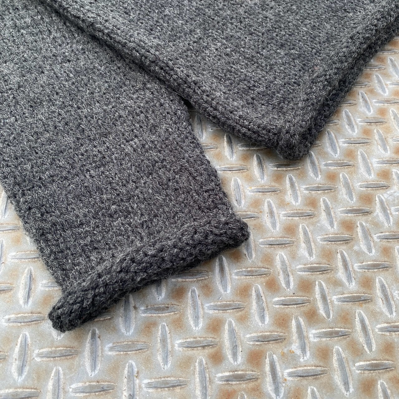 CC "FLOWER with LOVE" HAND KNIT -DARK GRAY-