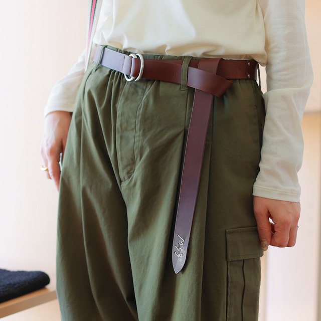M53. / エムゴーサン Wリング レザーベルト ｜ コーディネートの格上げにぴったりの逸品。上質な牛革としなやかな薄手レザーで、大人の抜け感漂うアクセントに。