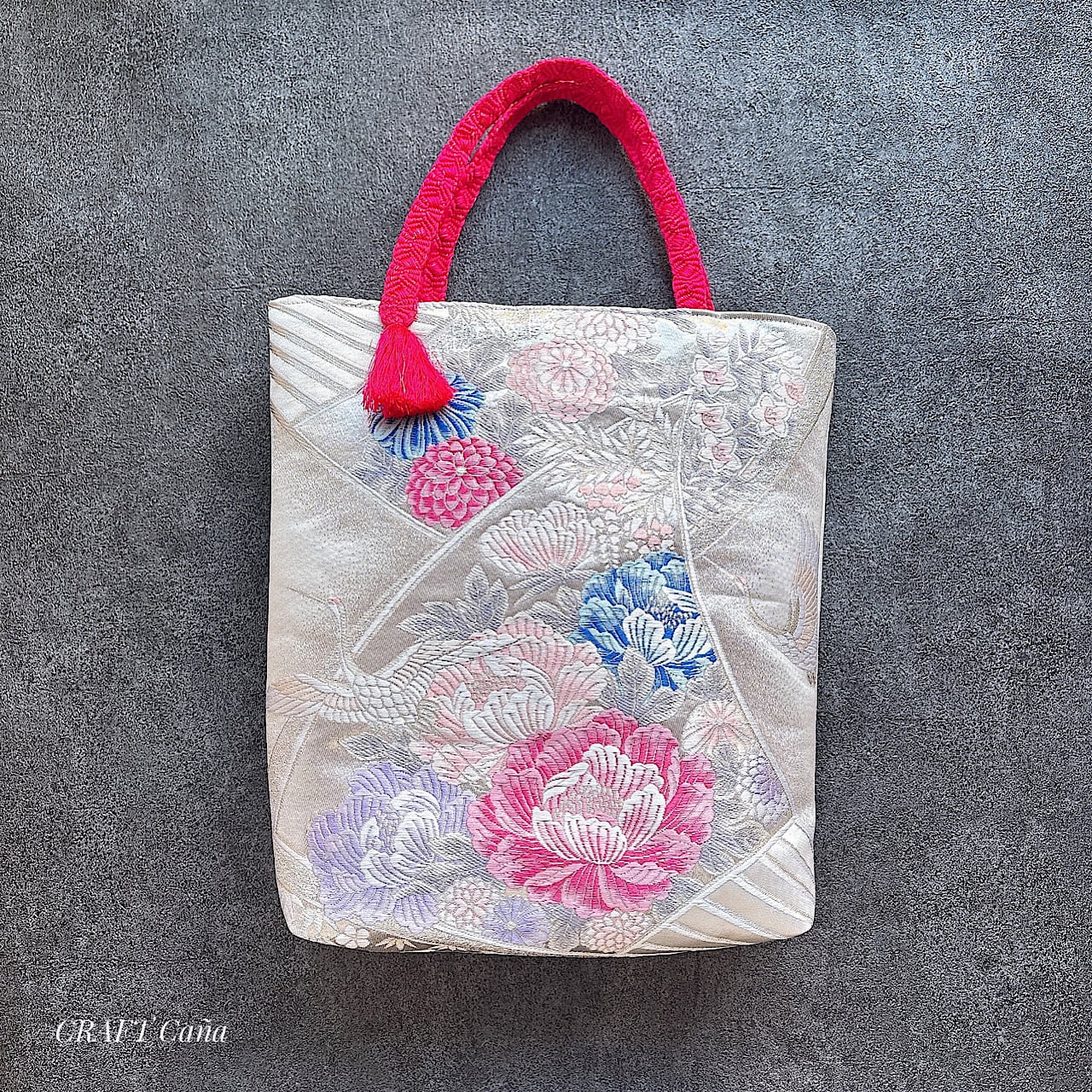 富貴長寿の吉祥文様｜帯トートバッグ〈牡丹と鶴〉帯締め持ち手