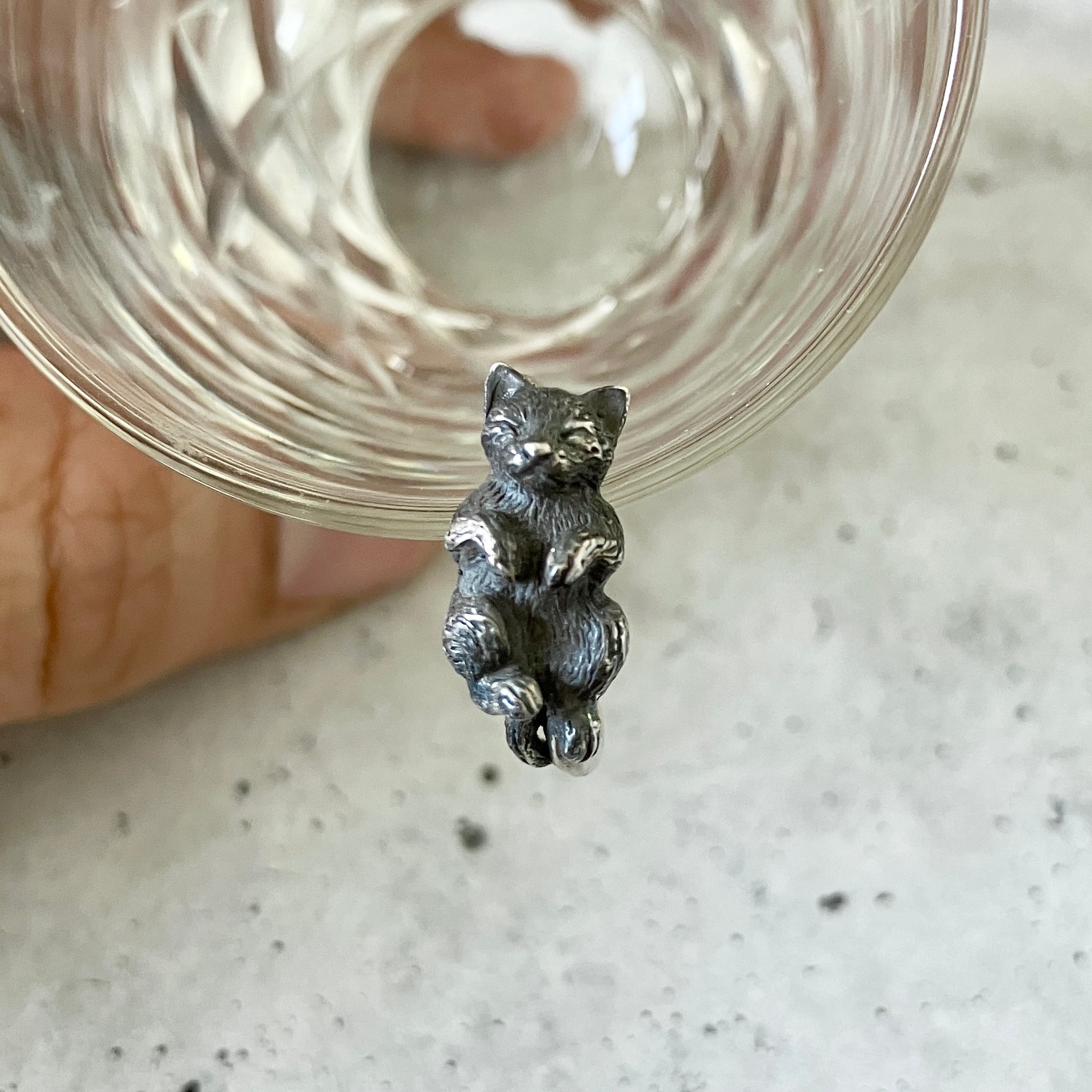 子猫のイヤーカフ