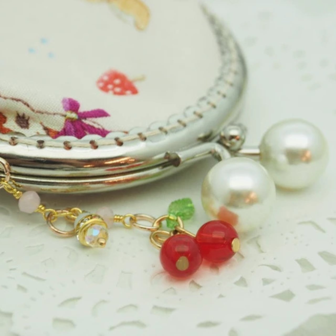 【ハンドメイド】がま口ポーチ コインケース｜おとぎの森の動物たち うさぎと小鳥（口金8.5cm）