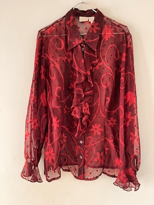 物憂げなブラウス