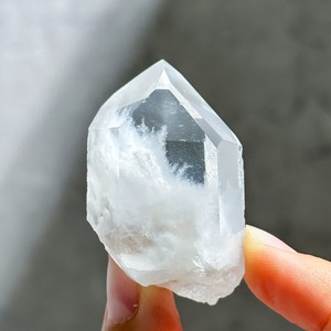 セーラ・デ・カブラル産 ホワイトアンフィボールインクォーツ02(セミポリッシュ)◇White Amphiball Quartz◇天然石・鉱物・パワーストーン