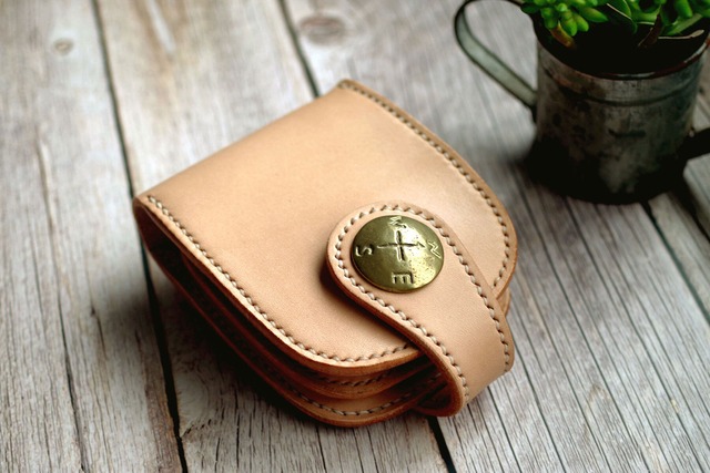 【受注製作】本革サドルレザーのショート財布【コンチョ】