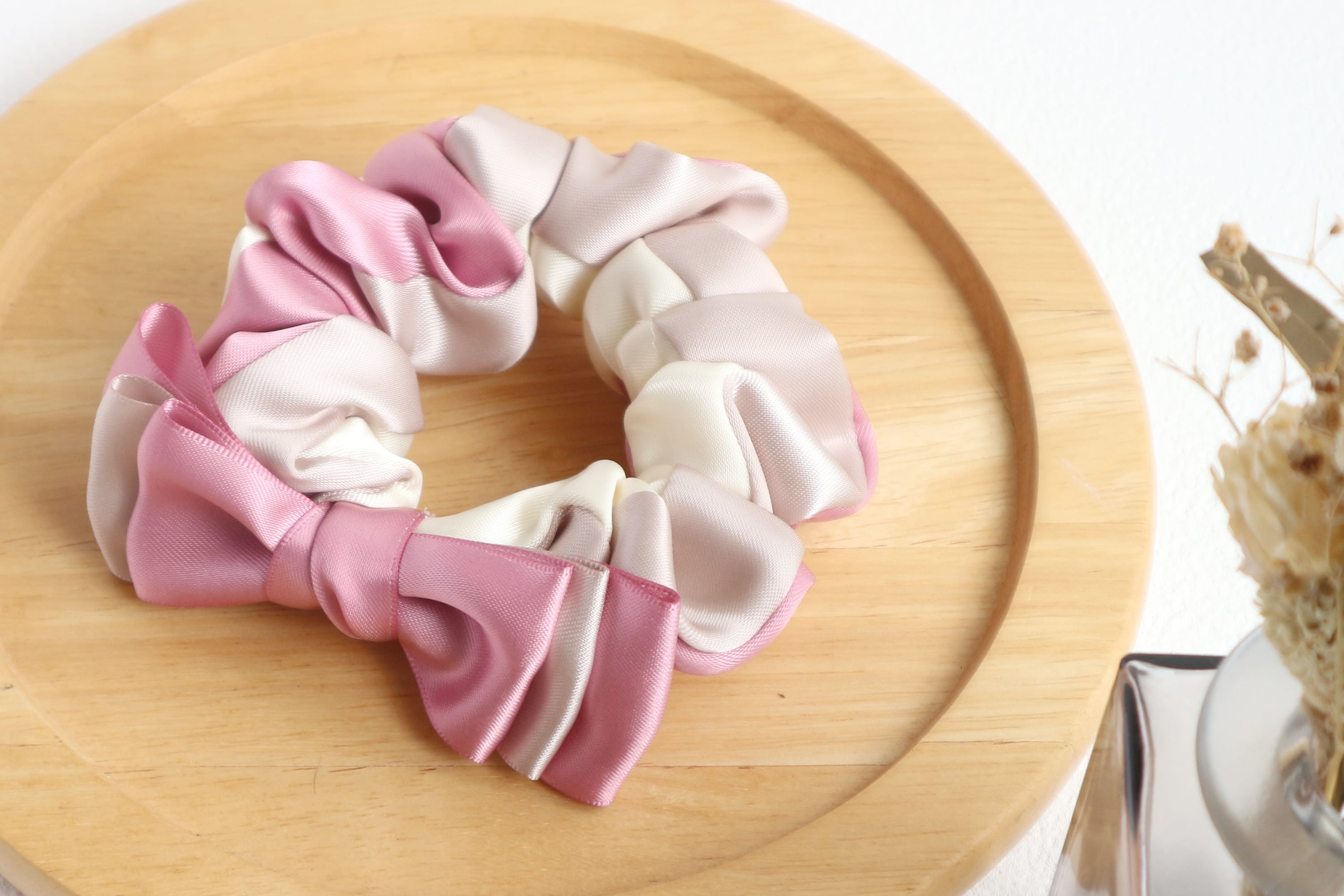 可愛い3色のトリコロールカラーのサテン リボン シュシュ ピンク系