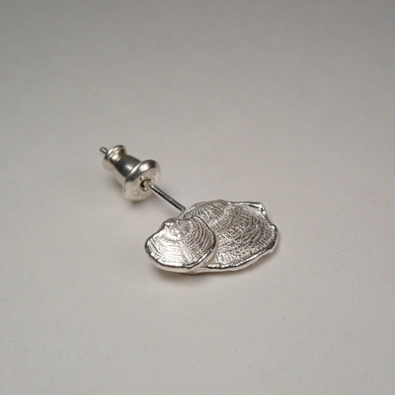 Mサイズ ウチワタケ シルバーピアス tree mushroom silver earrings M（片耳）