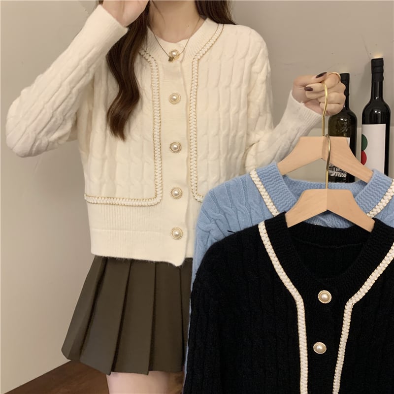 トップス レディース 3色 カーディガン ニット セーター 長袖 ラウンドネック ゆったり 伸縮性 パール ボタン 厚手 かわいい 大人可愛い きれいめ シンプル カジュアル 上品 エレガント 清楚 フェミニン おしゃれ 綺麗 お嬢様 キュート ガーリー OL 通勤 学生 通学 デート お出かけ 女子会 散歩 美術館 アート鑑賞 カフェ 送料無料 フリーサイズ ホワイト ブラック ブルー 秋 冬 10代 20代 30代 ママ 韓国系 着回し 普段使い 体型カバー ファッション コーデ スタイル モテ