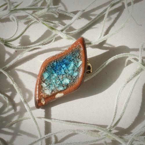 陶器ブローチ みずたまりno.21  リーフ