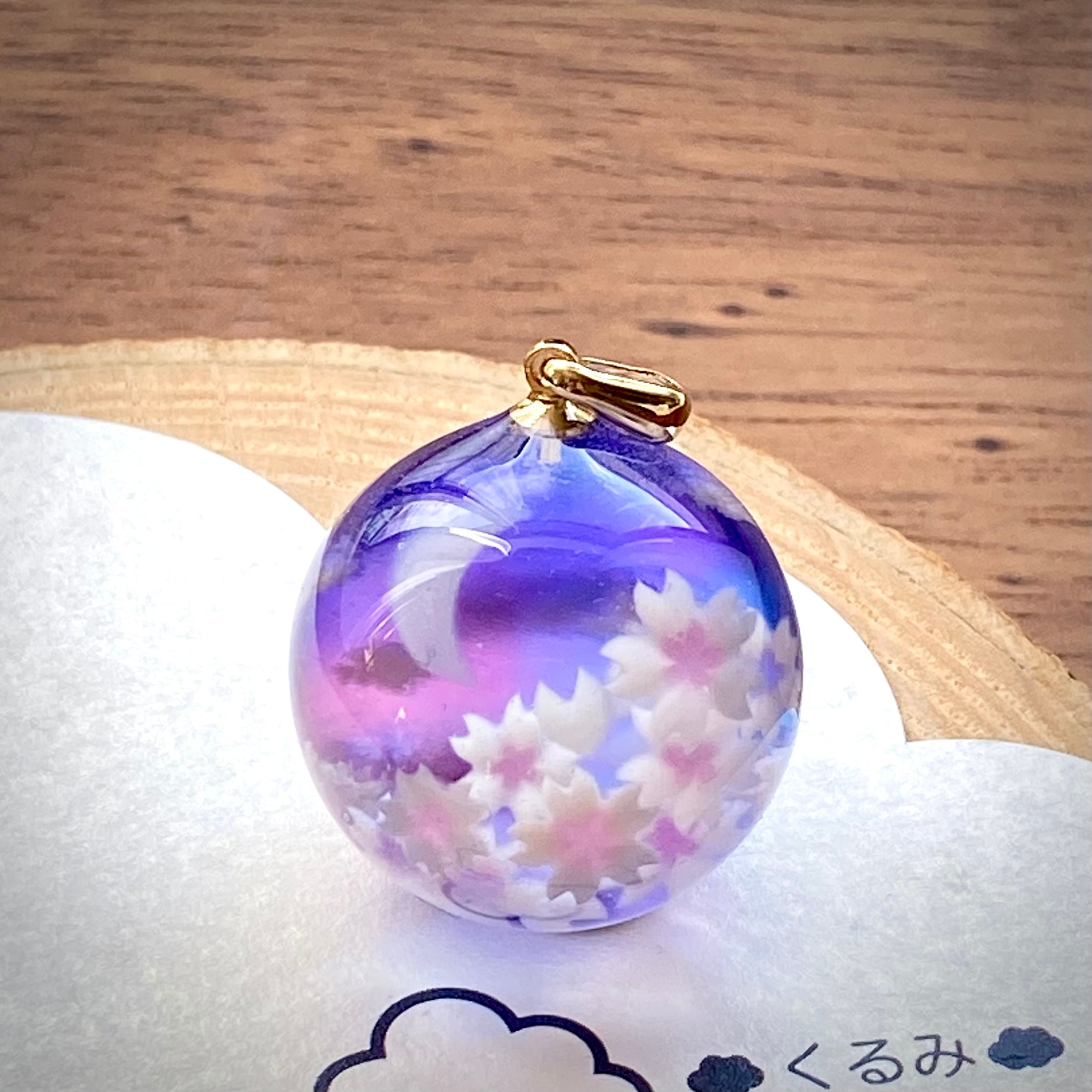楕円体の雲レジン 三日月と夜桜