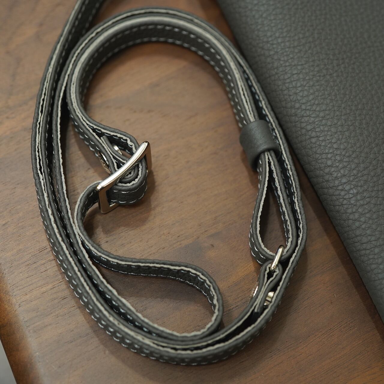 ル・ボナー スマホショルダー シュランケンカーフ アントラジス