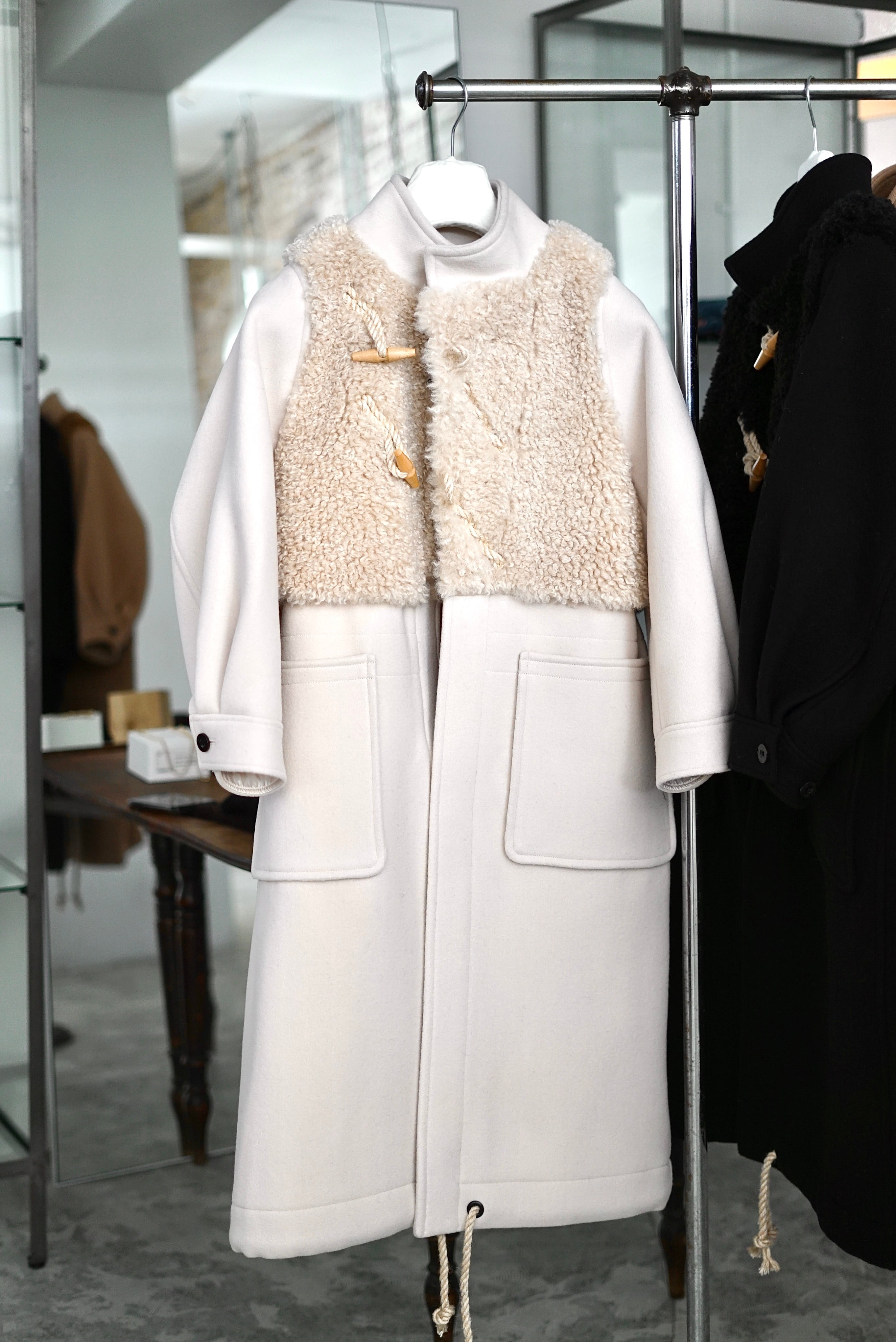 HYKE / DOUBLE FACE FAUX SHEARLING DUFFEL COAT (BLACK, BEIGE, CREAM