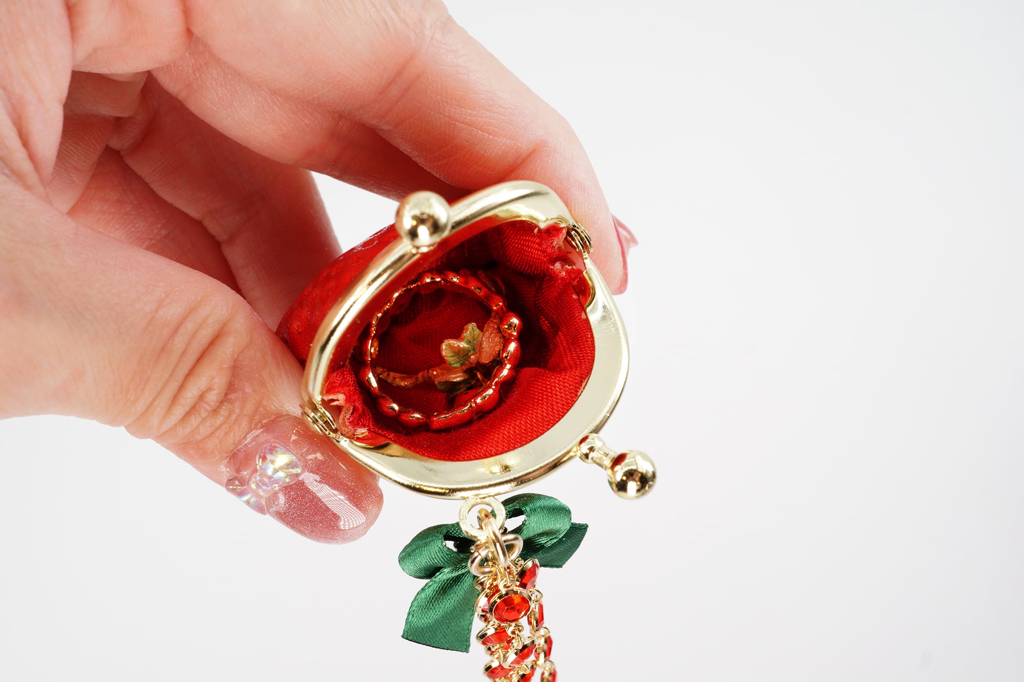 いちごな豆がま口のバッグチャーム（赤ストーン付きチェーン