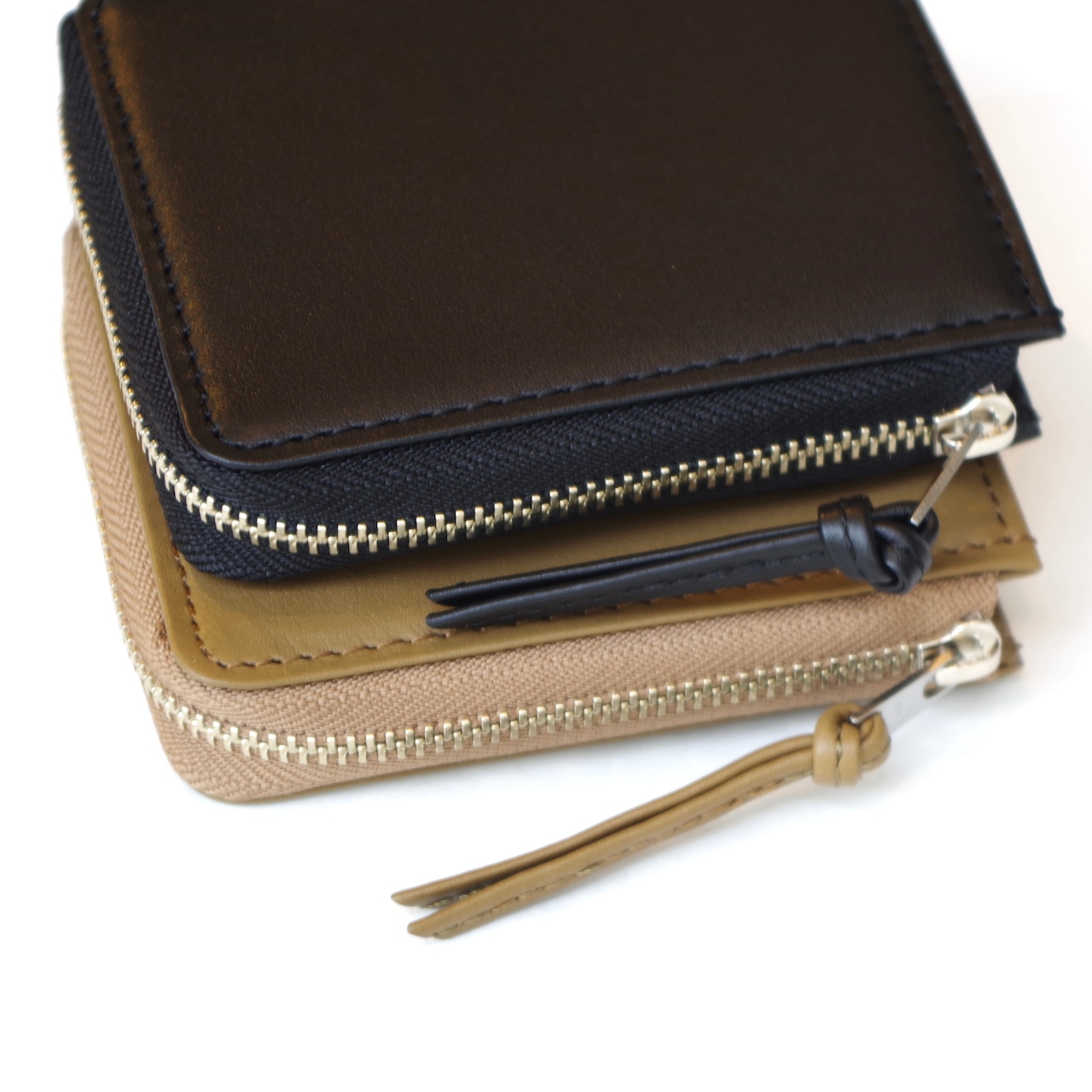 E R A. CALF CORNER PALM WALLET  S010