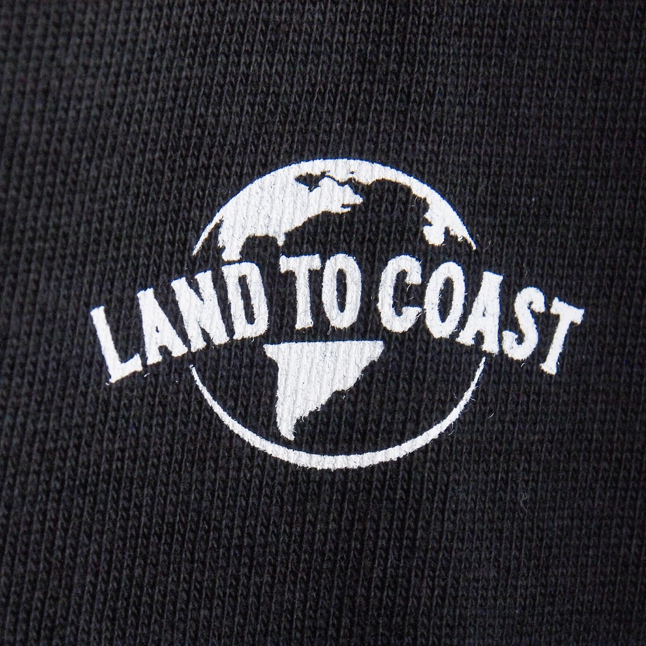 【DARGO】"SHARK vs BEAR" 8onz Organic Cotton T-shirt（2color）