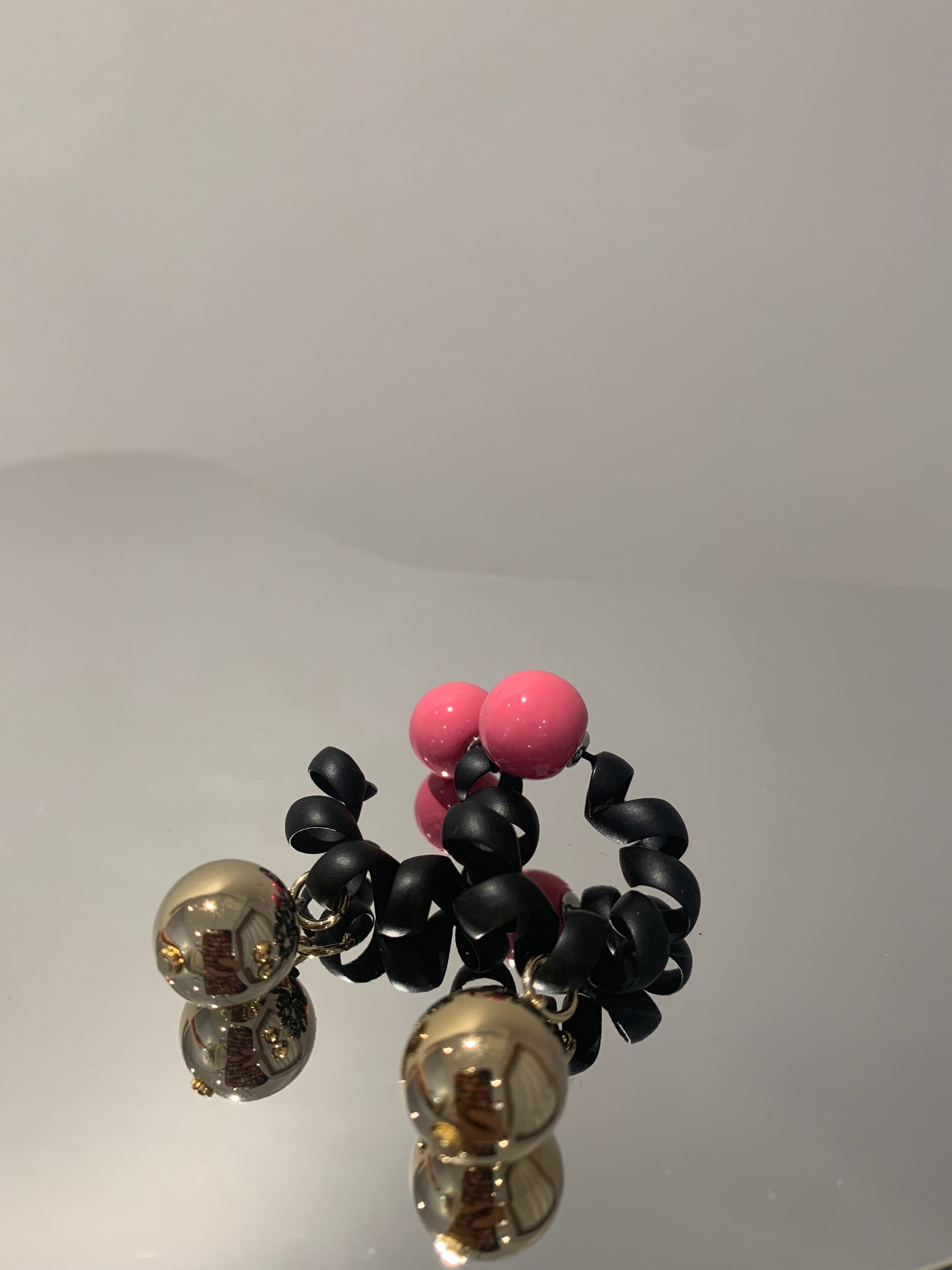 black spring gold ball×pink