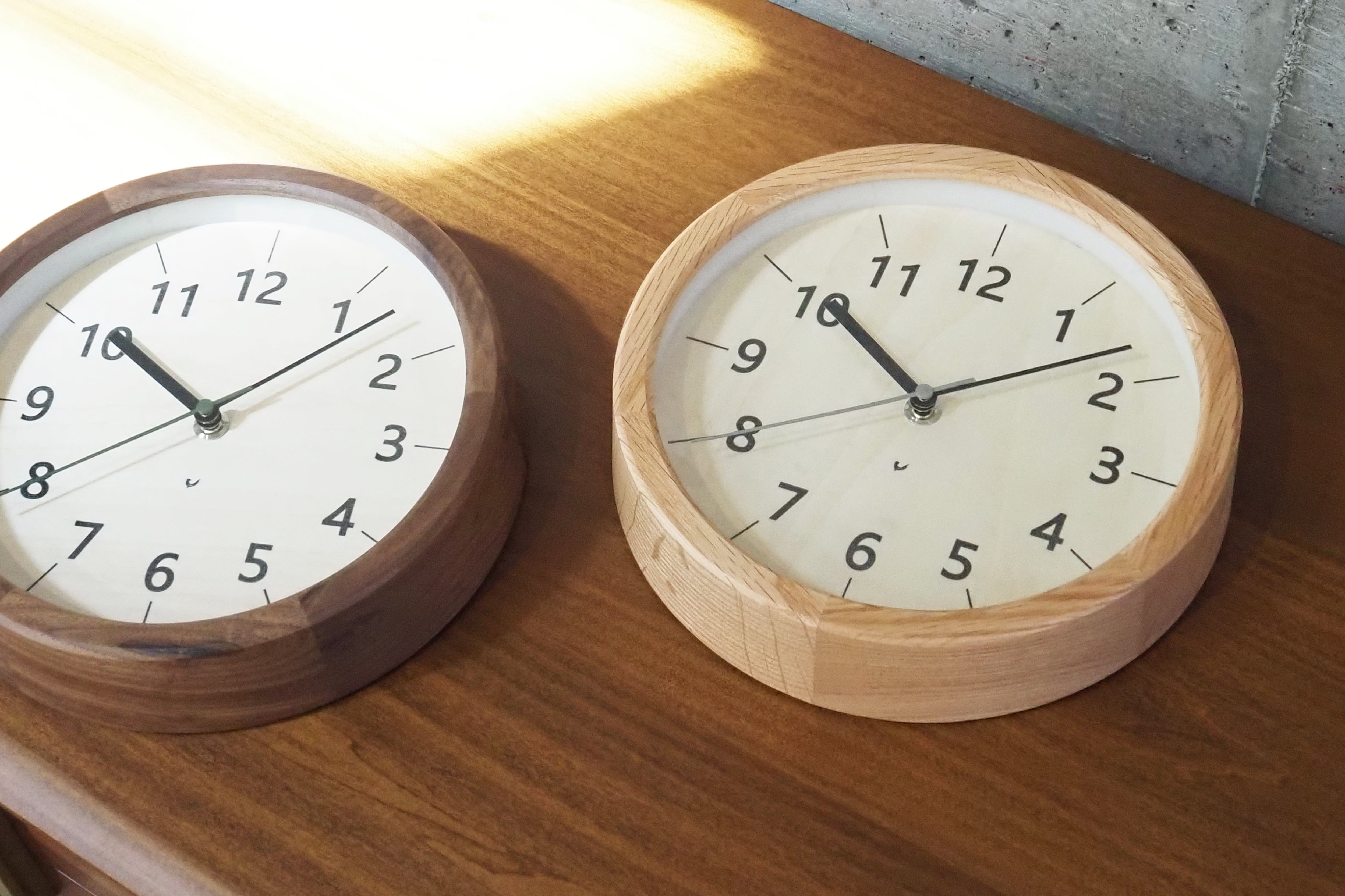 小さな時計 電波時計 ちいさな木の実のかけ時計 くるみ | シャンブル【CHAMBRE】by