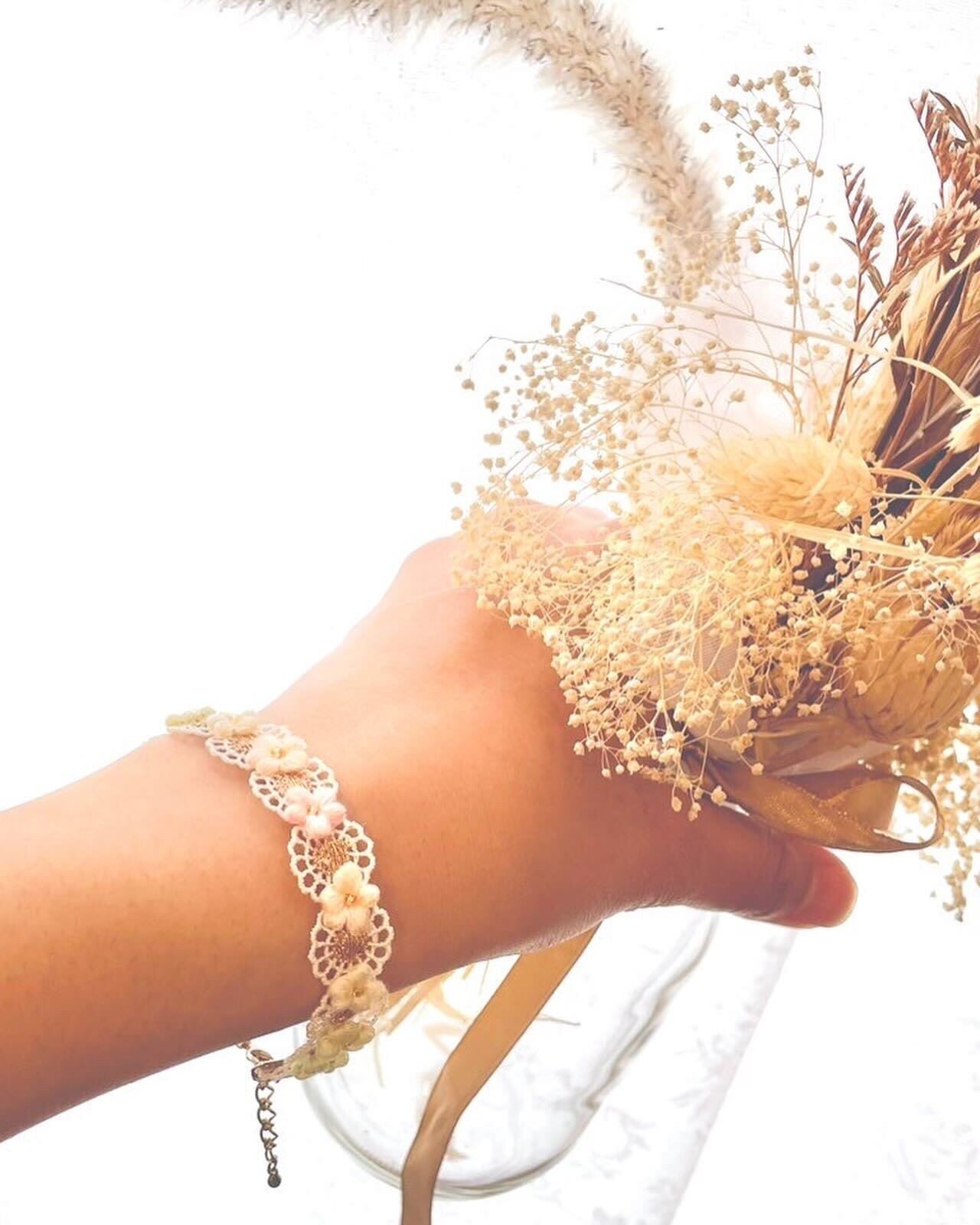 お客ページ‼️満花手編みブレスレット オーダーページ】ちいさなお花×三つ編みタイプ＊フラワー