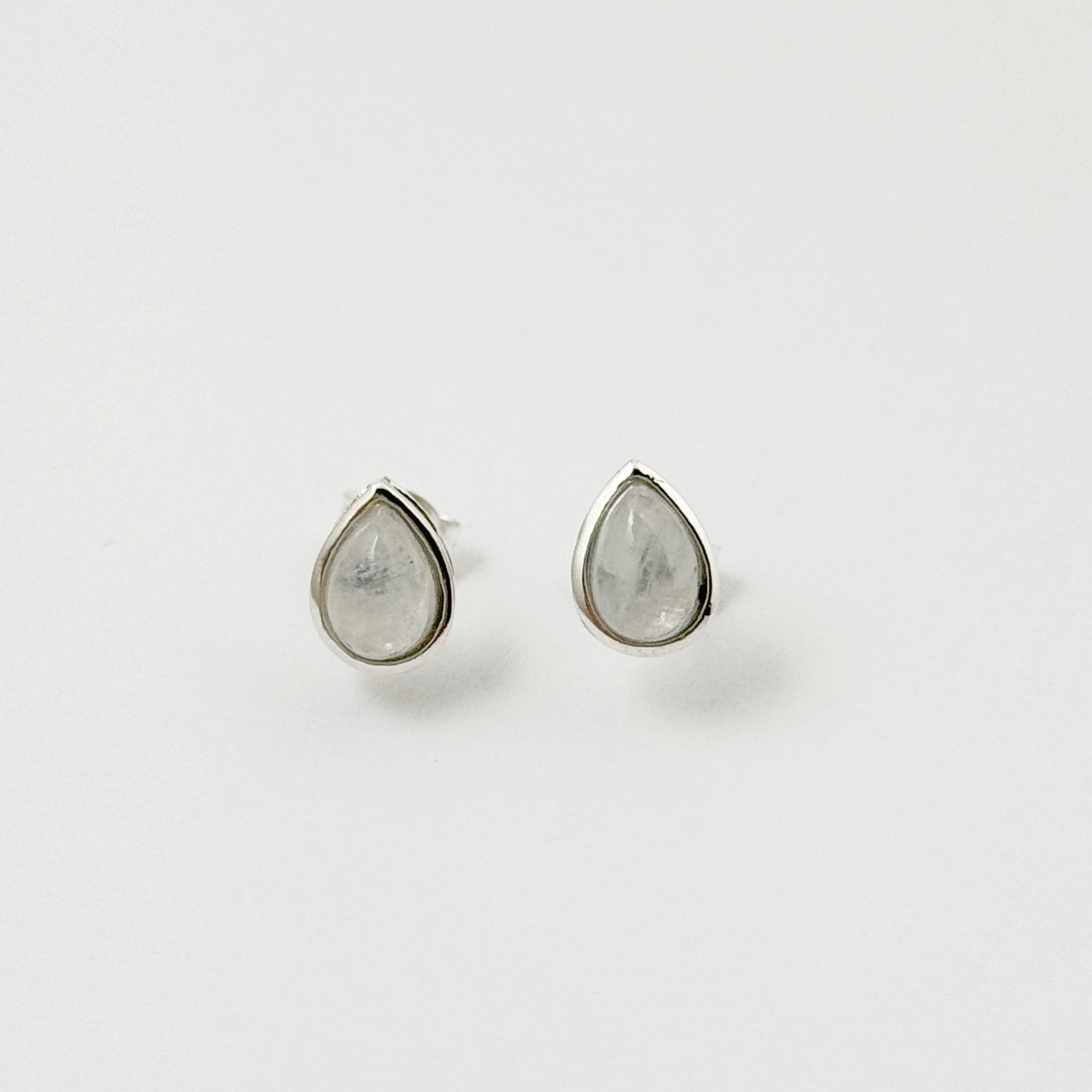 【再入荷】レインボームーンストーン スタッド ピアス ドロップ型 S size