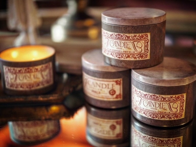 Aroma Candle (wood wick)  -sandalwood &amber-