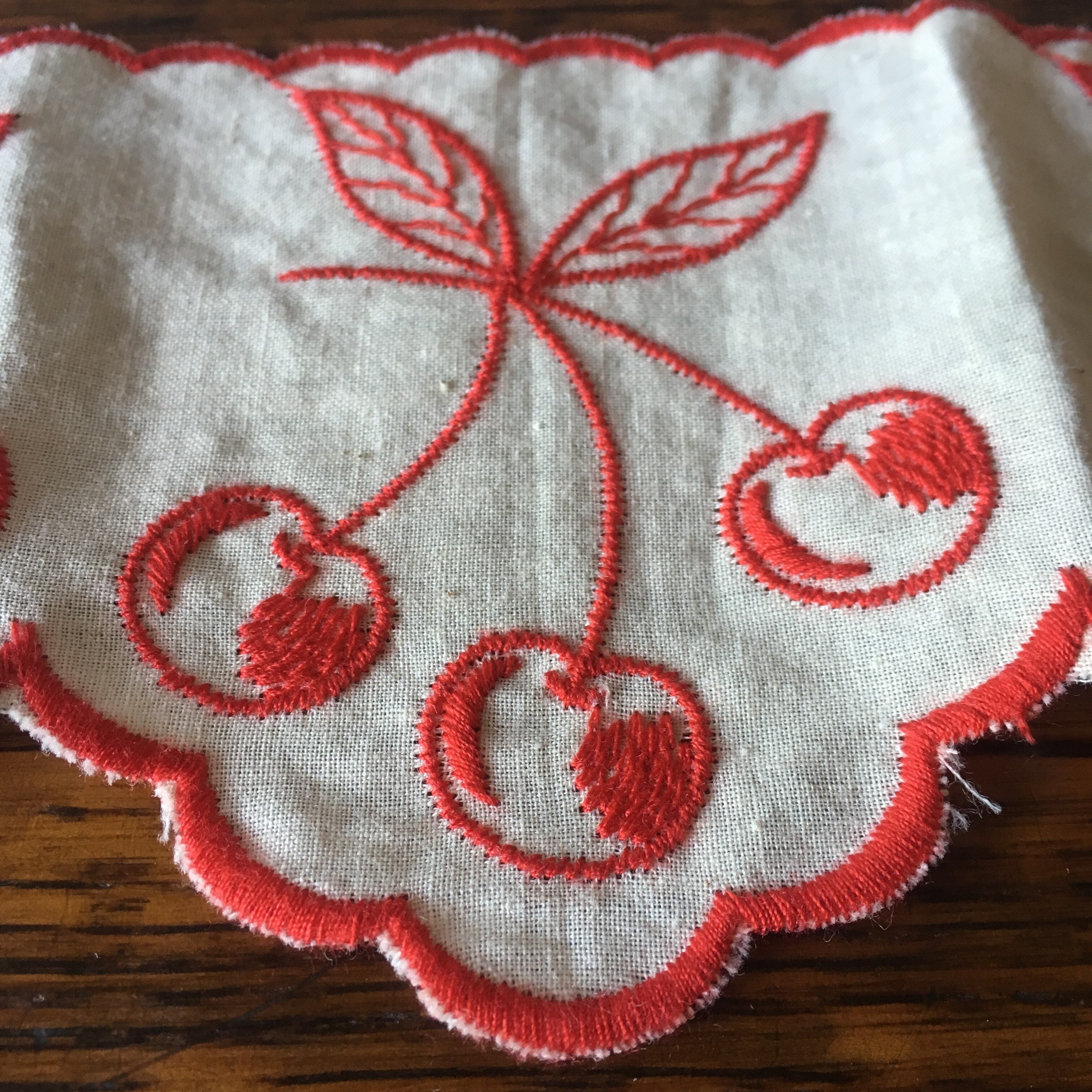 フランス ブロカント さくらんぼ 刺繍 ハンドメイド | フランス