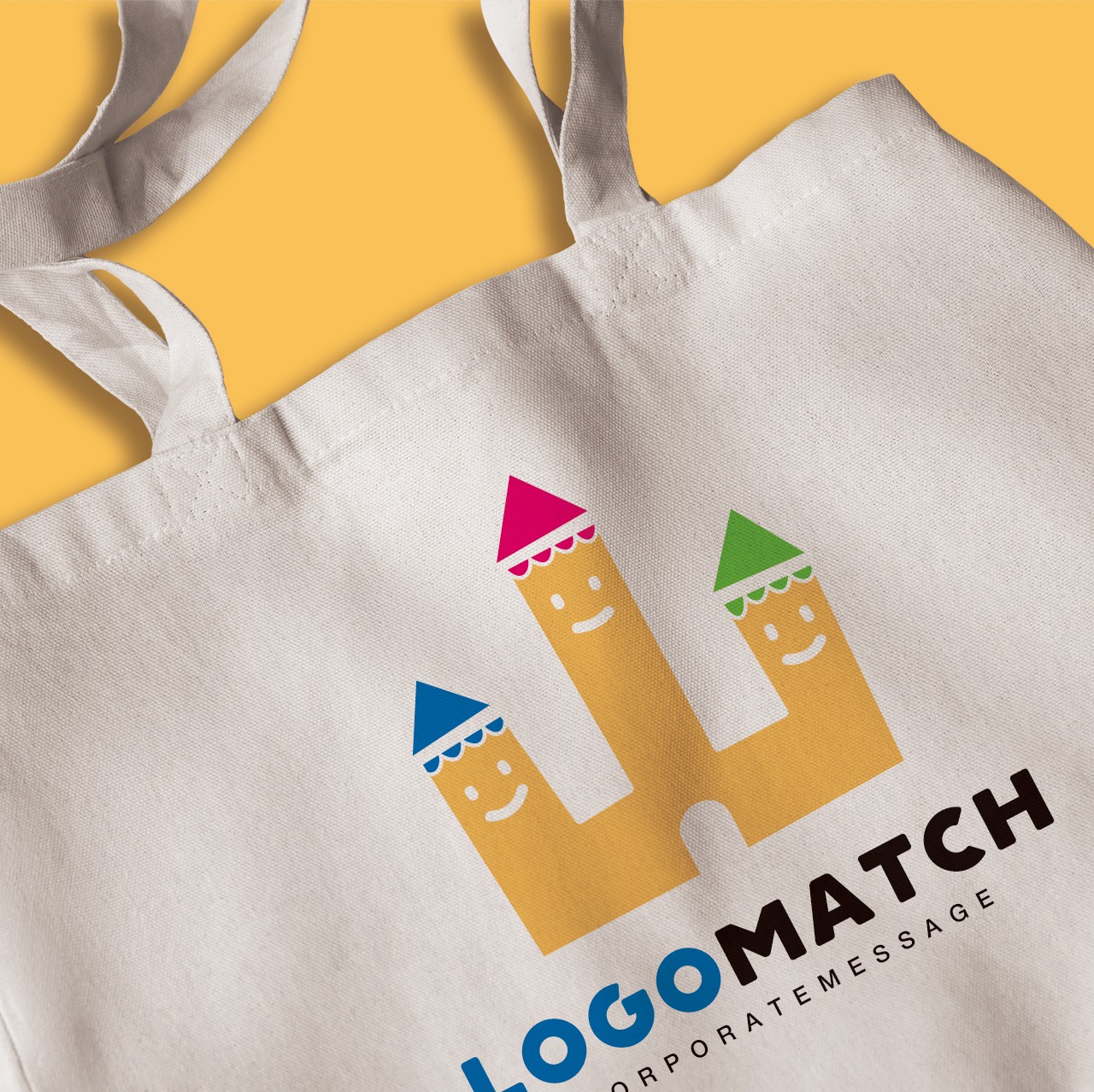 可愛らしいお城の山のロゴ