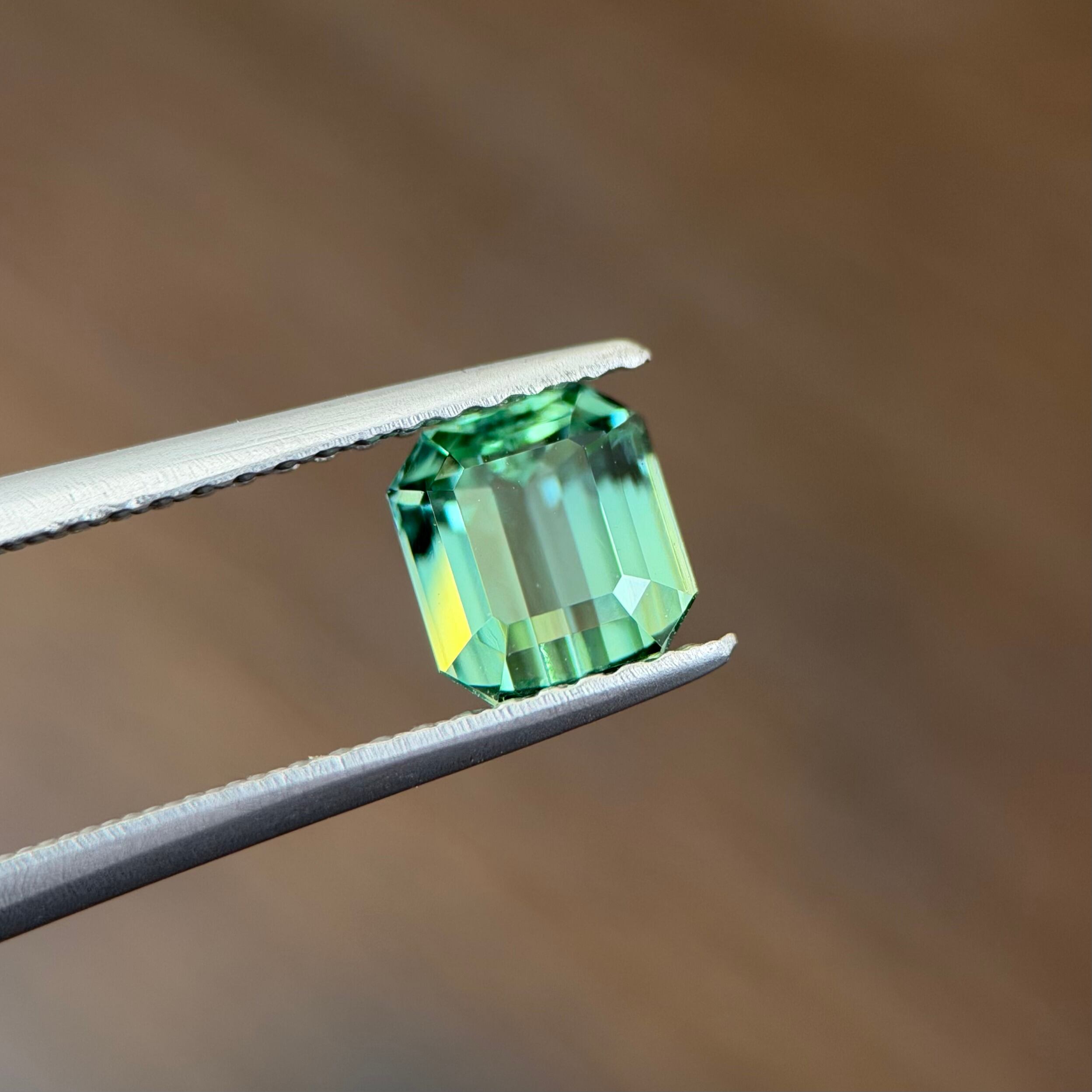 新春企画 [2] トルマリン 5.9x5.4mm, 1.05ct, アフガニスタン産