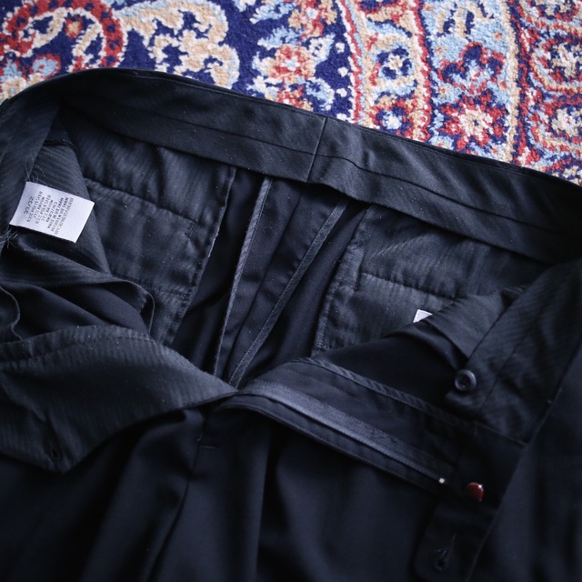 2-tuck tapered silhouette black wide slacks