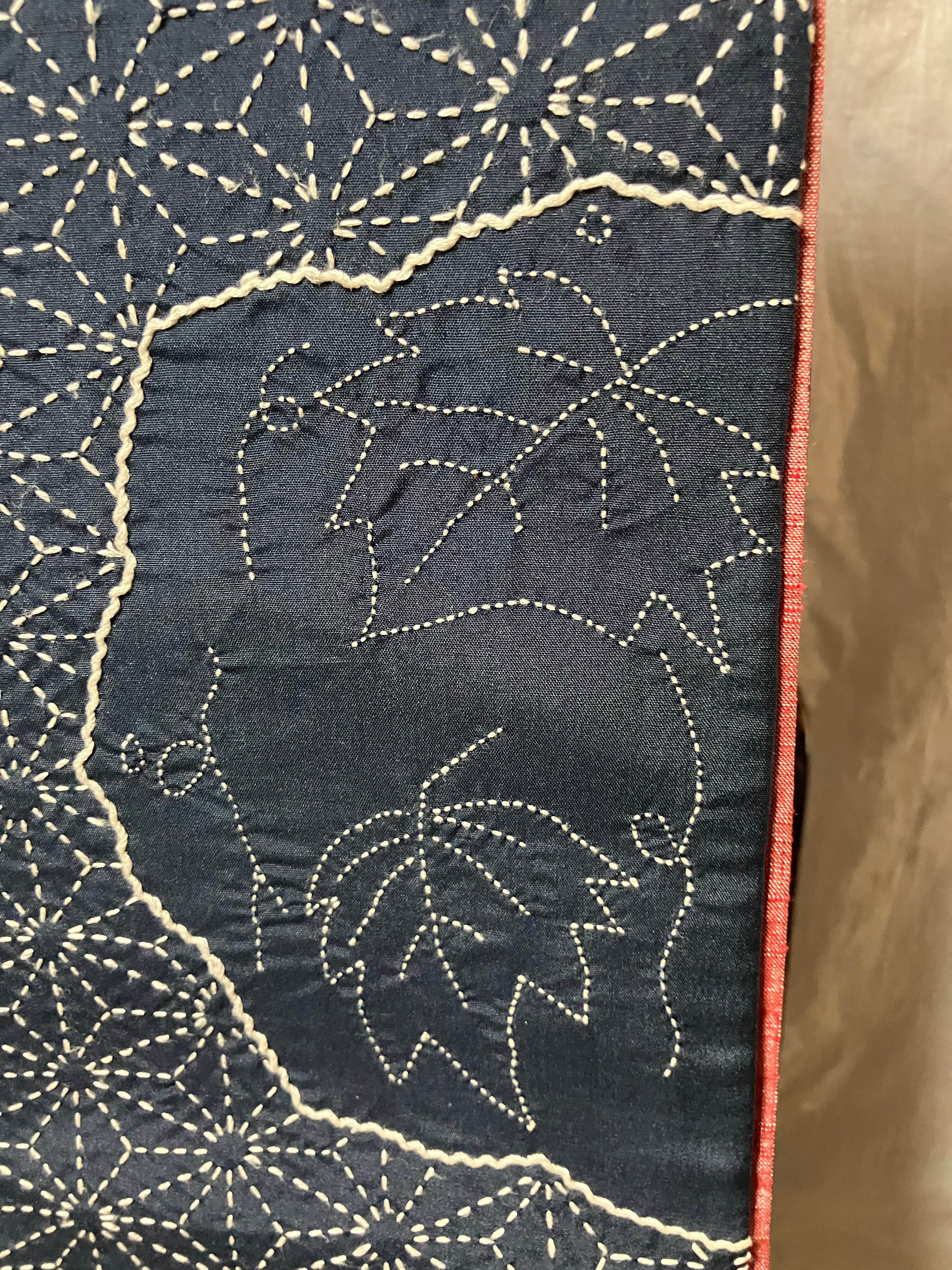 紬名古屋帯（紺地刺子刺繍の麻の葉とぶどうの葉）