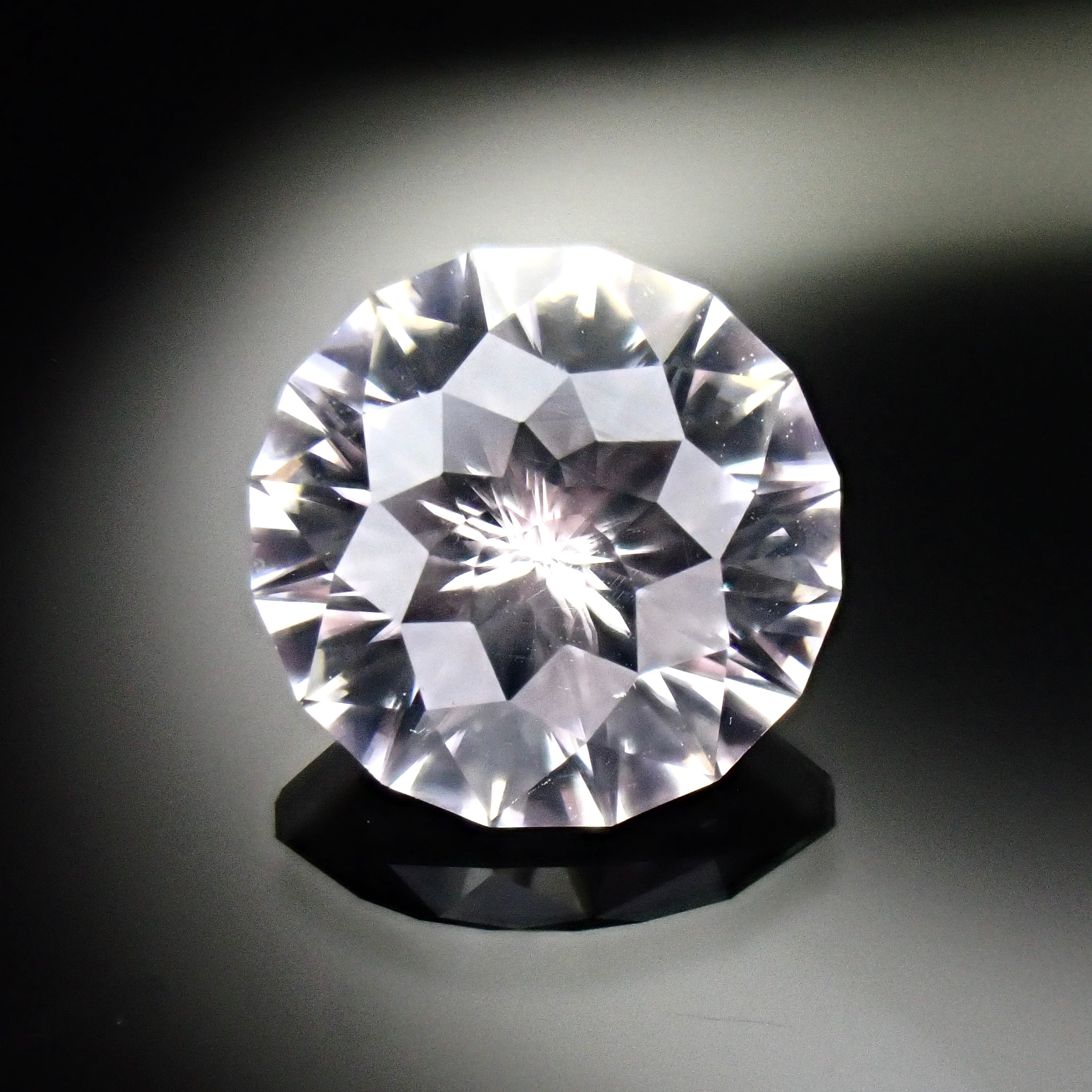 【Brilliant Rose cut】輝く瞬間、ファイアの誘惑 1.77ct 天然 ホワイトジルコン