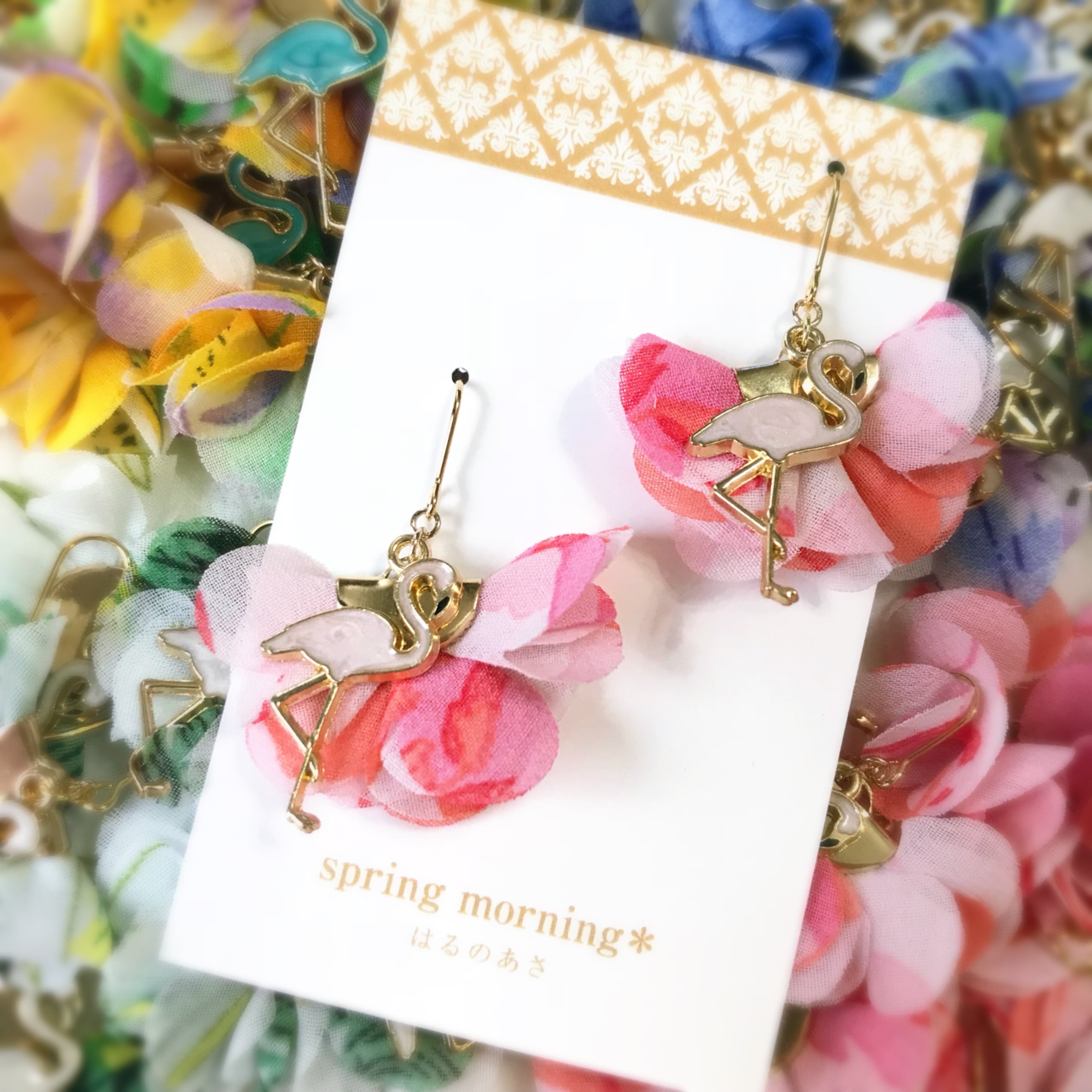 シフォンフラワーとフラミンゴのピアス・ピーチピンク | spring  