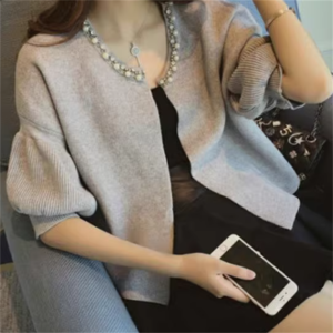 【送料無料】 カーディガン 袖あり 長袖 Vネック Aライン フレア ショート ニット ビジュー装飾 きらきら 伸縮性 アウター 羽織り 2色 かわいい 大人可愛い 大人女子 こなれ感 シンプル カジュアル 大人 上品 おしゃれ お洒落 ラフ コンサバ ガーリー 無地 春 20代 30代 40代 レディース 女性 ママ デート お出かけ お茶会 女子会 休日 演奏会 授業参観 着回し プチプライス カラバリ デイリーユース 普段使い ファッション 定番アイテム 着痩せ インスタ映え