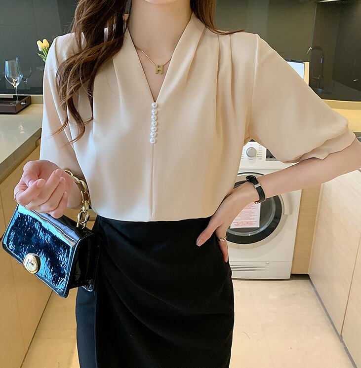 トップス レディース ブラウス シャツ 半袖 M L XL 2XL 3XL 4XL 大きいサイズ シフォン パール かわいい 大人可愛い きれいめ カジュアル 大人 上品 おしゃれ お洒落 かっこいい フェミニン 送料無料 クール キュート 無地 春 秋 冬 10代 20代 30代 40代 50代 オフィス ビジネス OL 通勤 学生 通学 デート お出かけ 女子会 休日 着回し 普段使い 重ね着 韓国 韓国系 ファッション コーデ スタイル モテ 体型カバー トレンド 流行 インスタ映え プラスサイズ