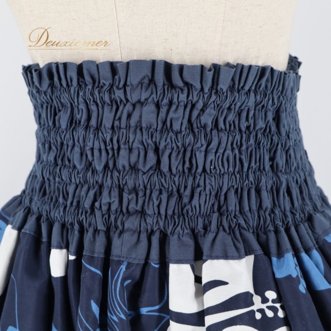 フラダンス 衣装 パウスカート ネイビー系 イチオク ハイビスカス柄 ハワイアンプリント ICHIOKU 紺 ダブル スカート フレア 軽やか ハワイアン アロハ フラ ダンス レッスン 練習 華やか 大人っぽい かわいい おしゃれ 上品 水色 白 ホワイト系 ブルー系 フルレングス スカート スポーツウェア ハワイ