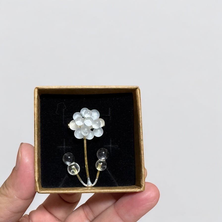 雑貨店 雨 ガラス紫陽花ブローチ | teshigotoya ねむの木の豆