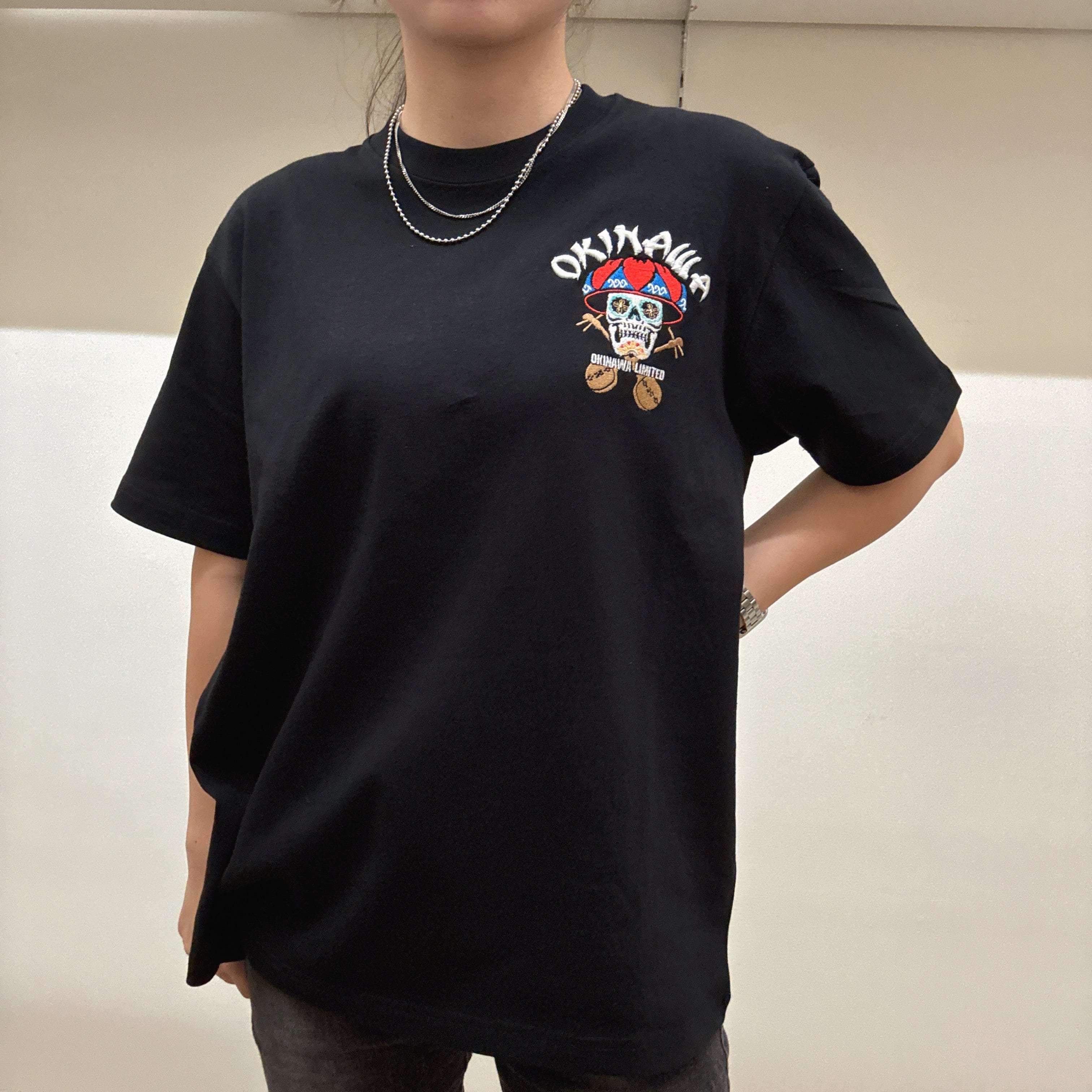 刺繍Tシャツ】左胸沖縄ロゴ花笠スカル | RADIANT JAPAN