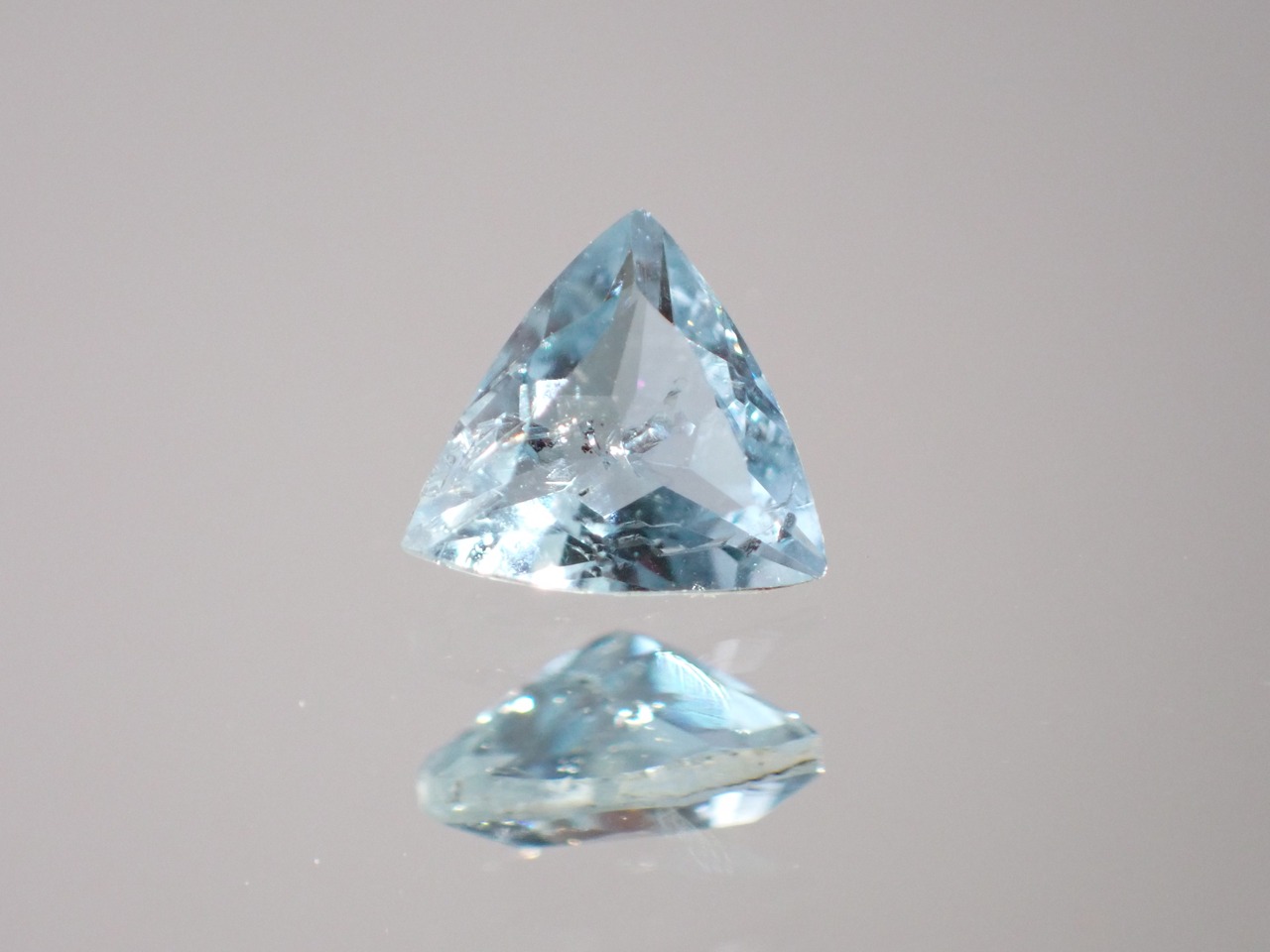 ブルートパーズ　0.59ct　[C13‐347]