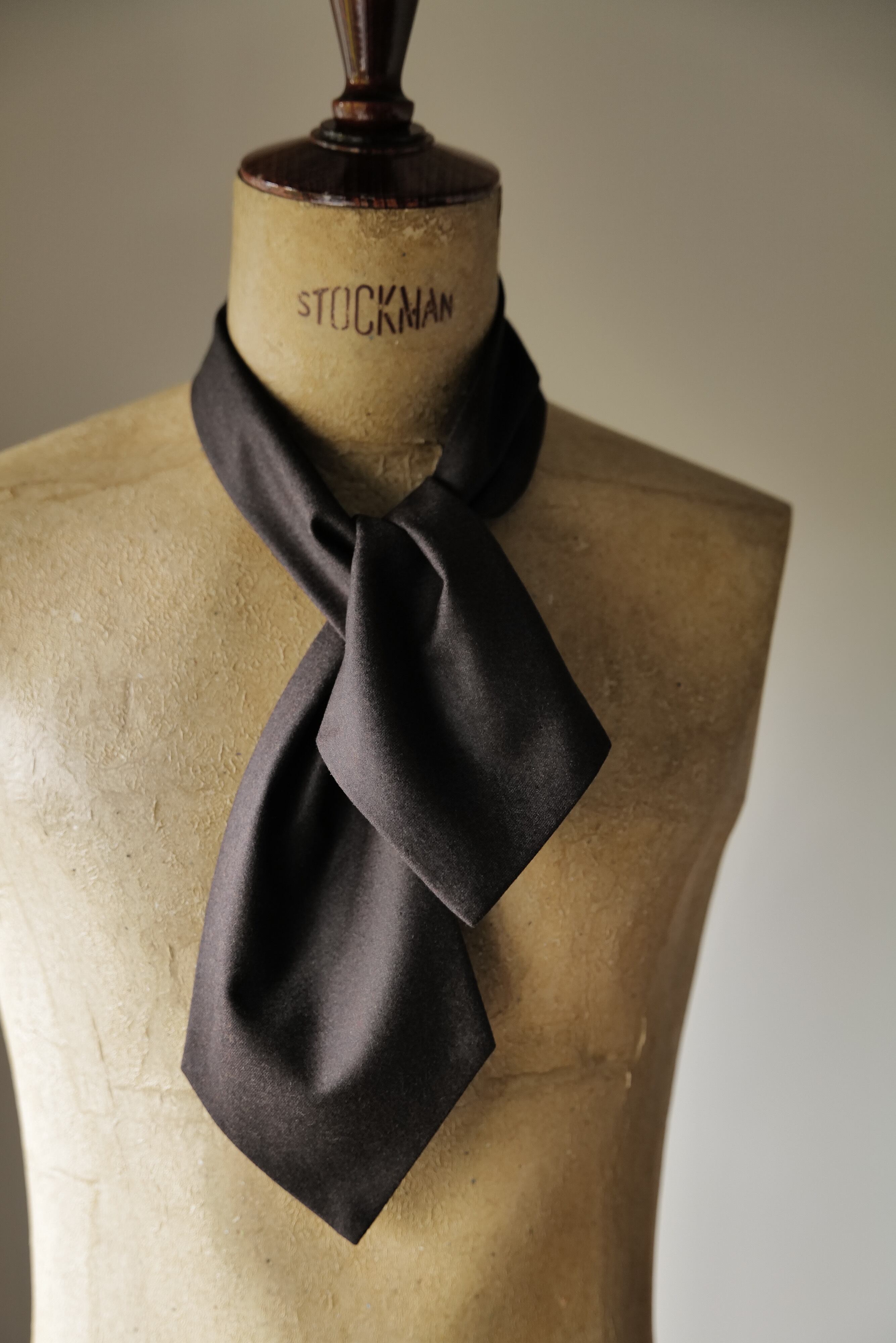 完全別注！ アット ヴァンヌッチの新型アスコットスカーフ