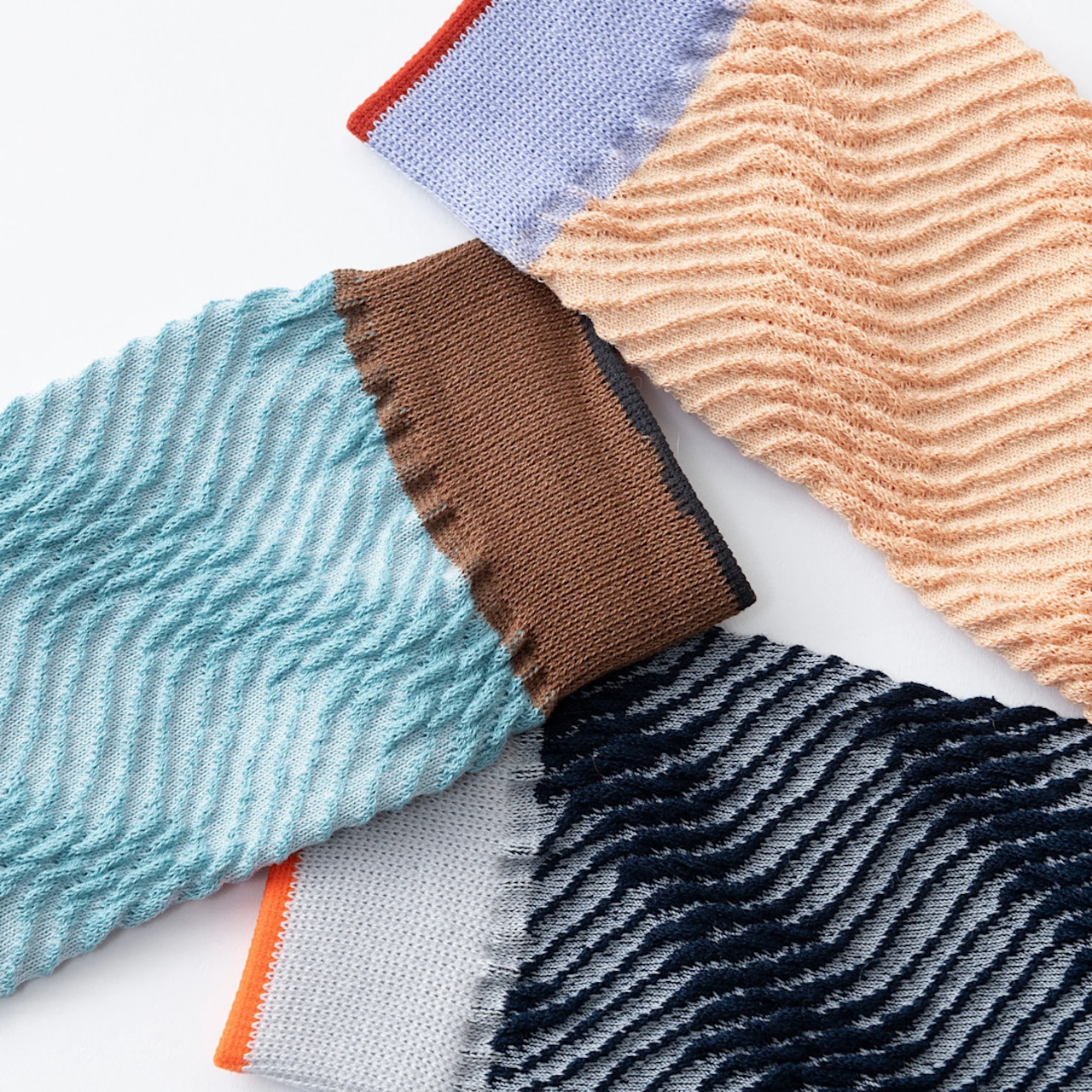 TRICOTÉ /【23−26cm】 bumpy blur stripe socks TR41SO038