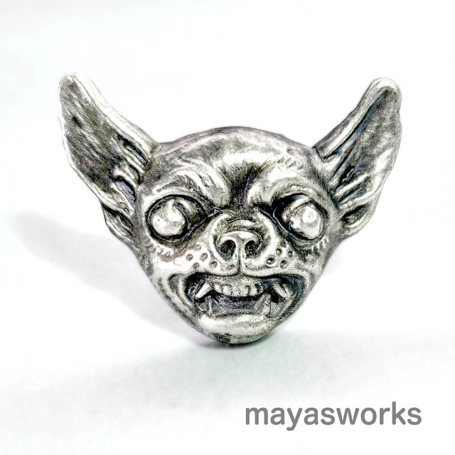 【Metal Drawing】 No.012 あらぶるチワワ ピンバッジ