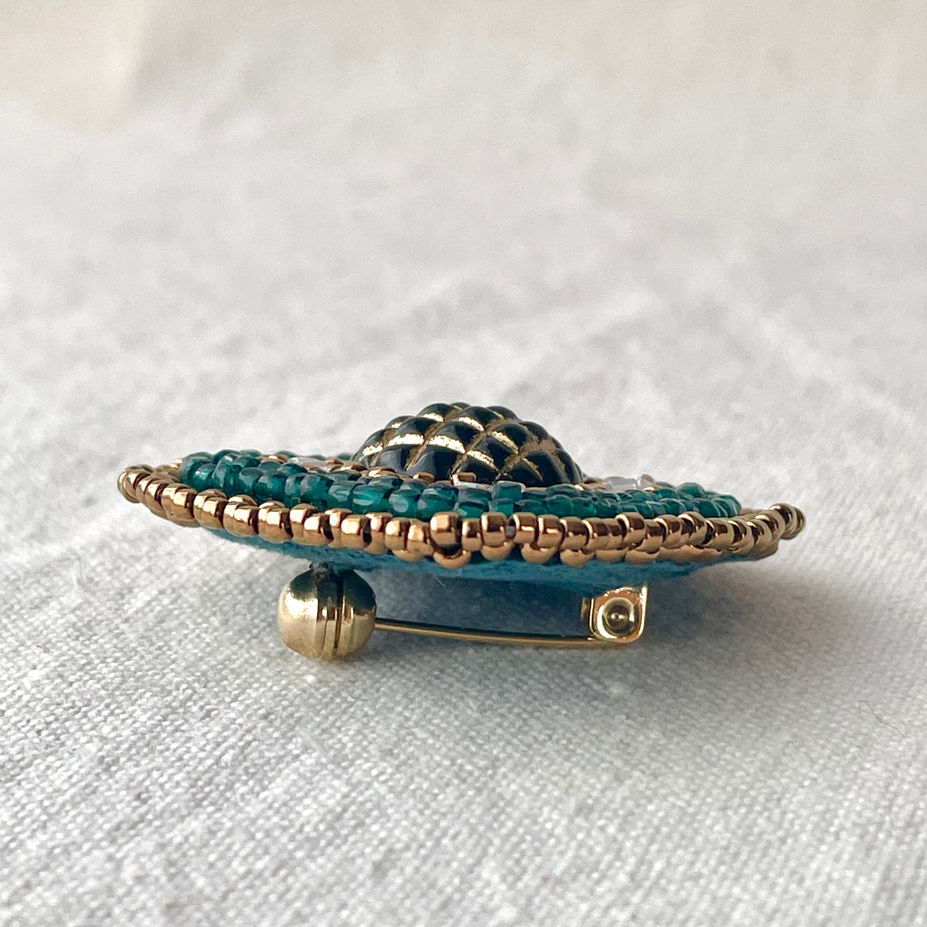 グリーン×ゴールド・クロスチェックカット〈ビーズ刺繍のブローチ