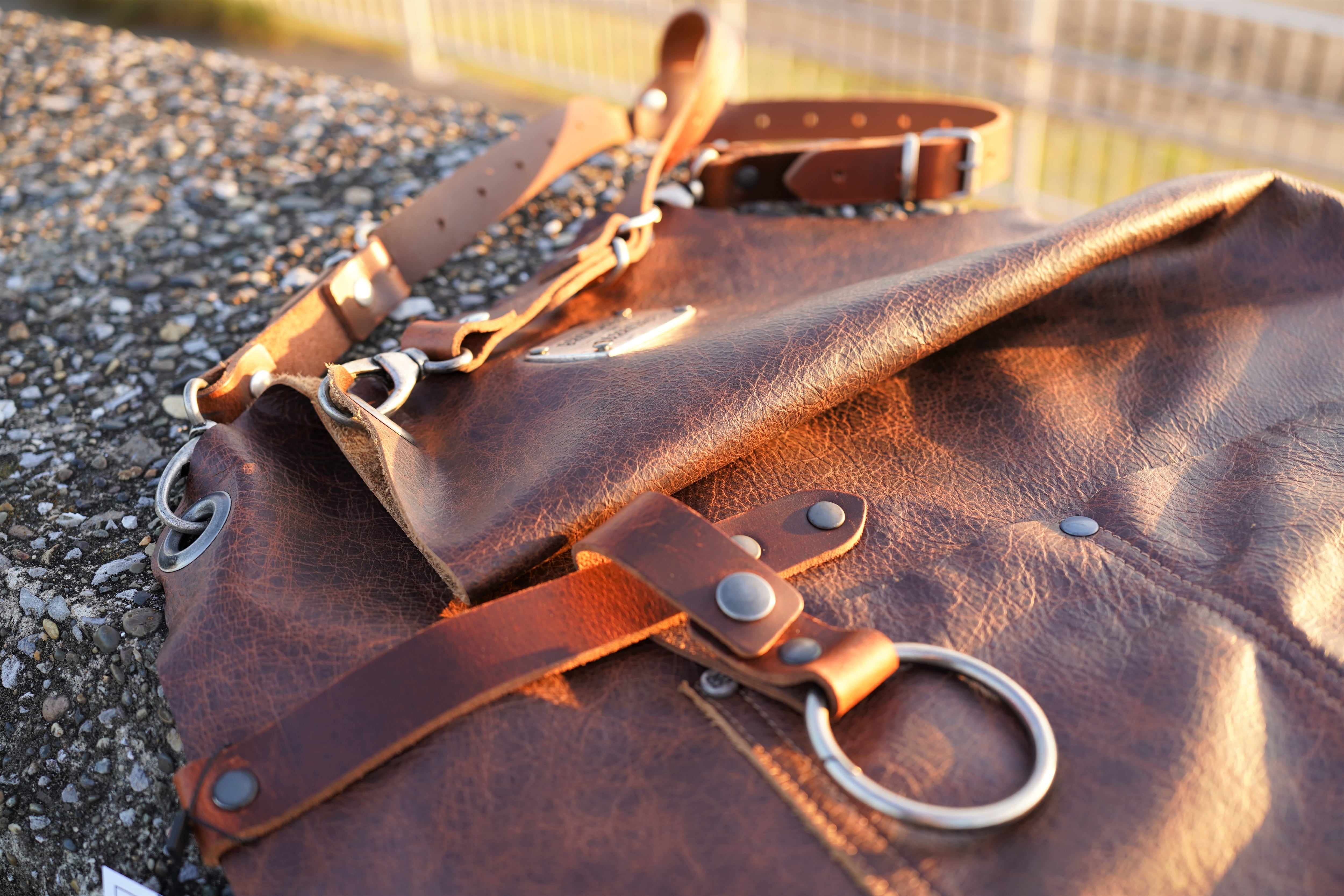 ザ・プレミアム・Xクロス レザーエプロン ブラウン | Brickwalls and