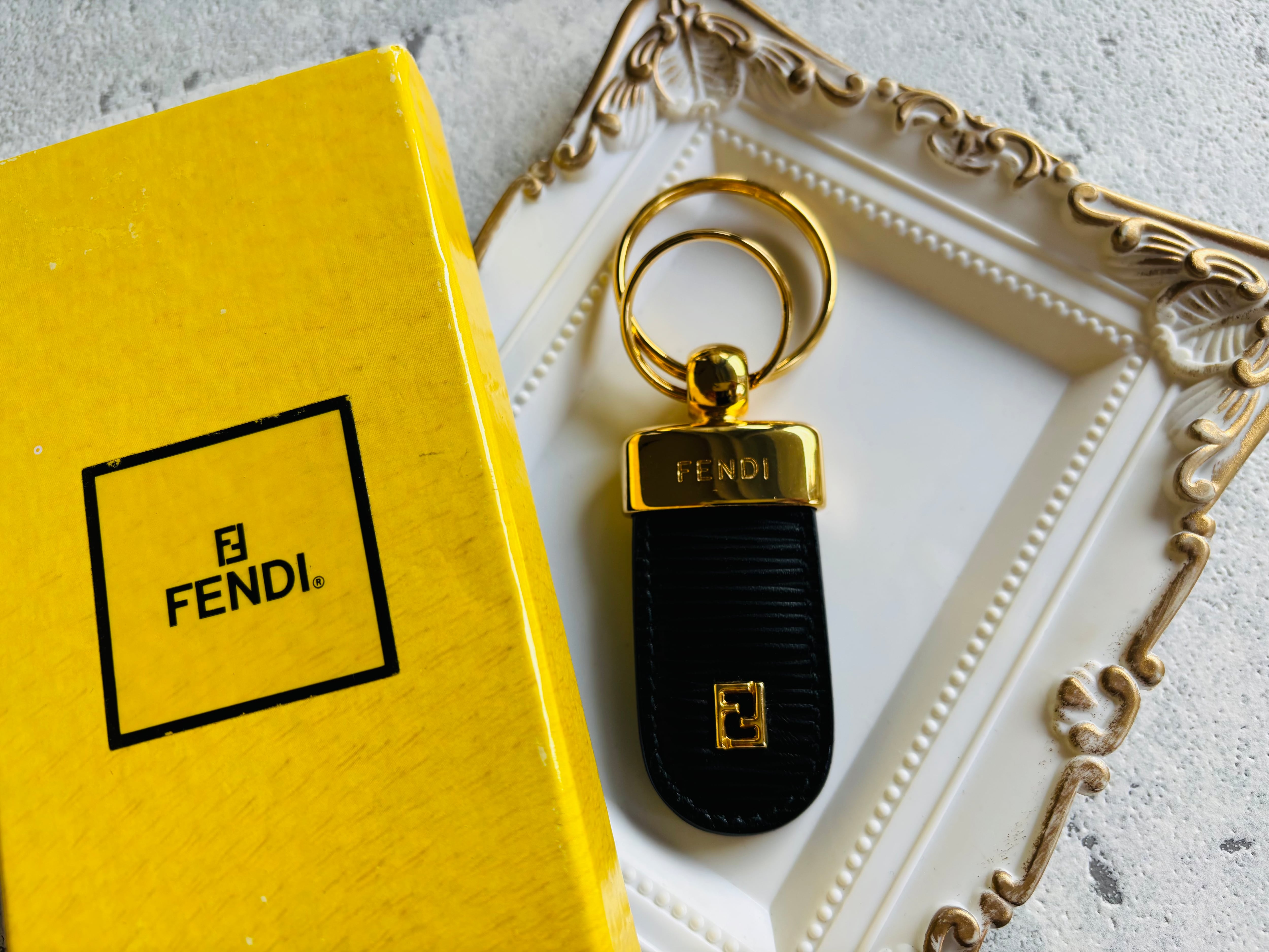 FENDI Fマーク レザーキーリング ブラック 箱付き | Petit luxe Vintage