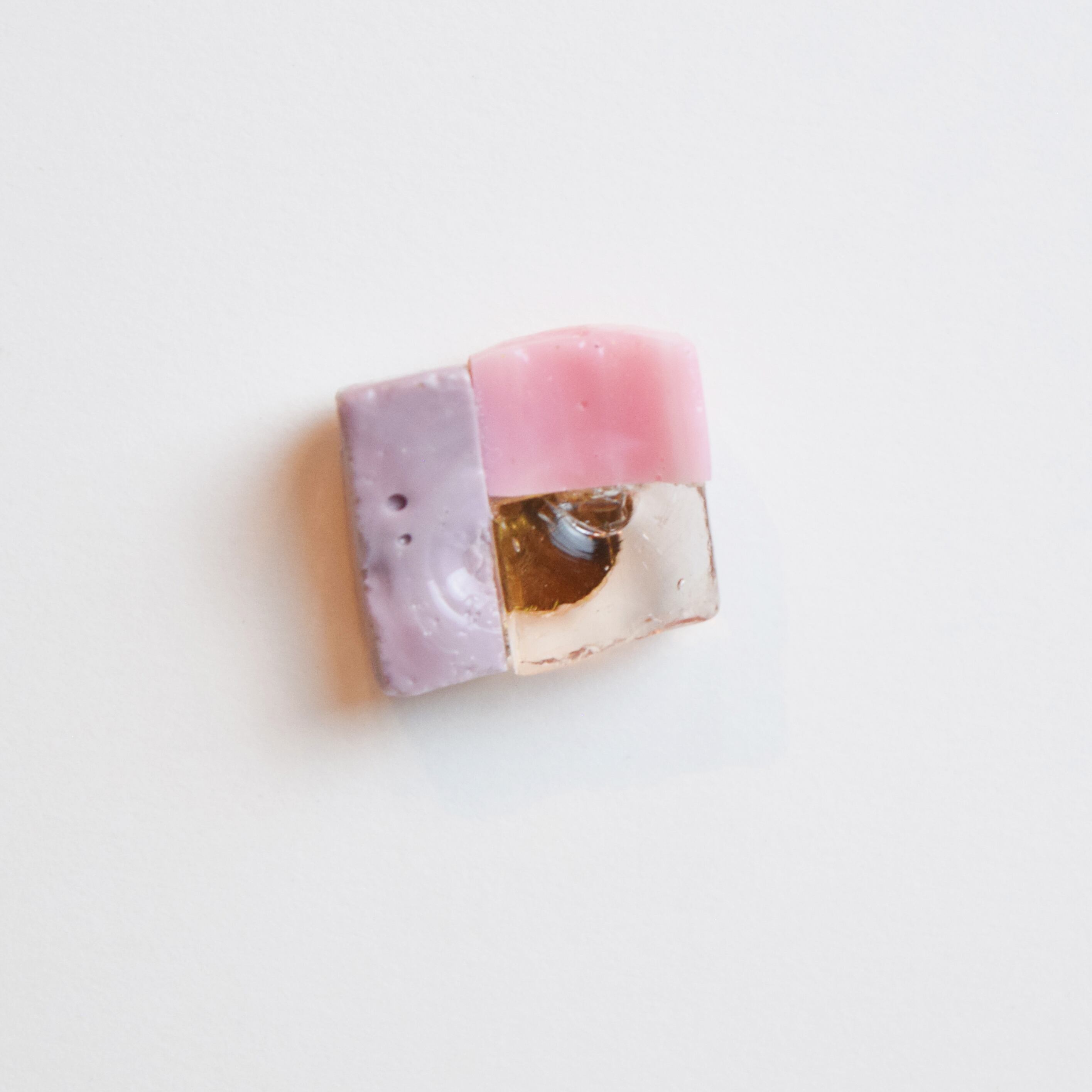 【ベーシック】ブローチM　ピンク×薄紫×クリア